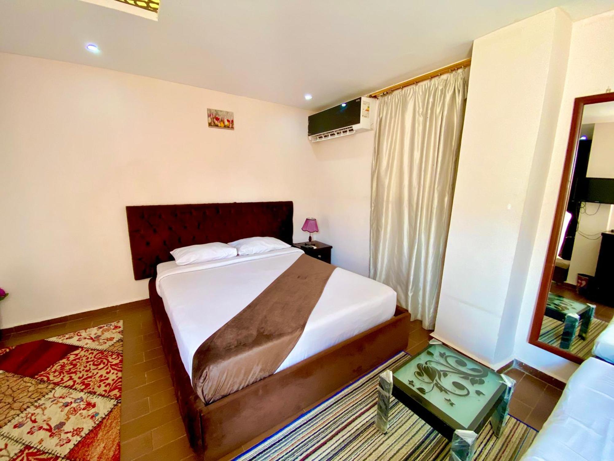Kafret el-Gabal Golden Pyramids Inn מראה חיצוני תמונה