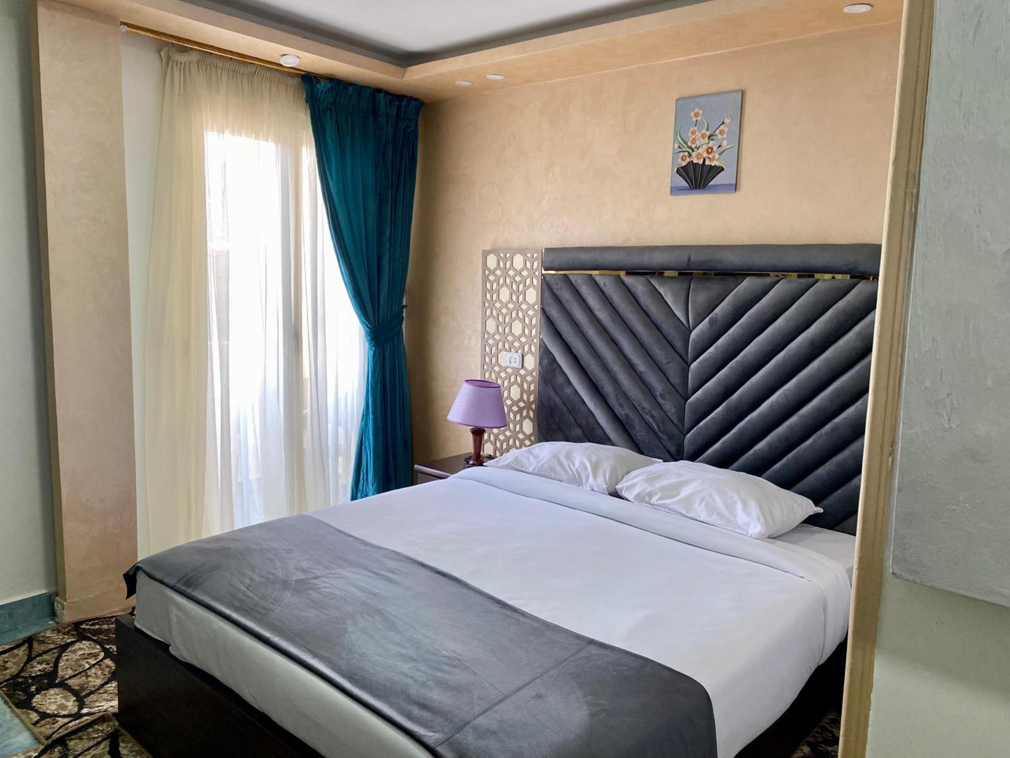 Kafret el-Gabal Golden Pyramids Inn מראה חיצוני תמונה