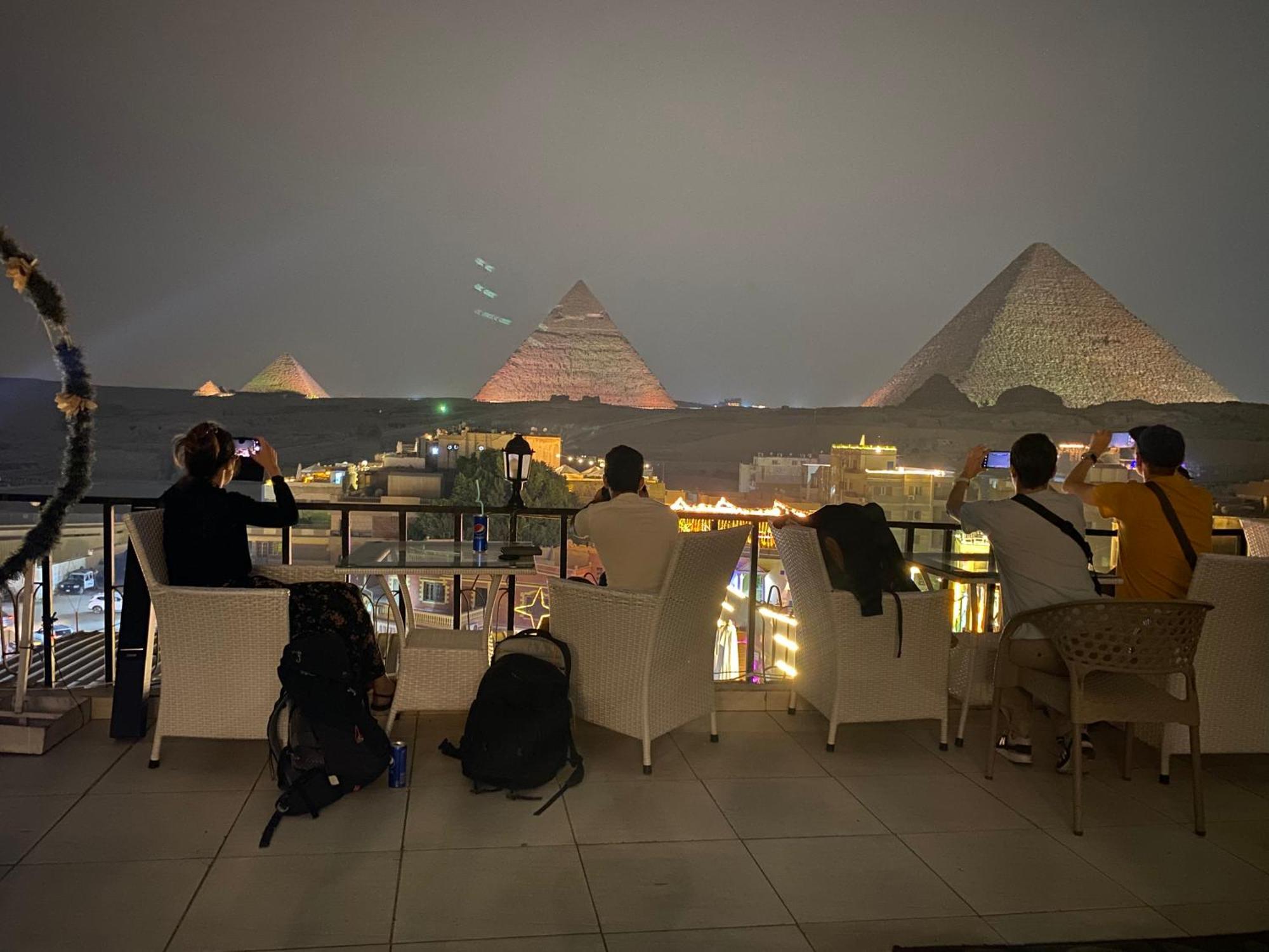 Kafret el-Gabal Golden Pyramids Inn מראה חיצוני תמונה