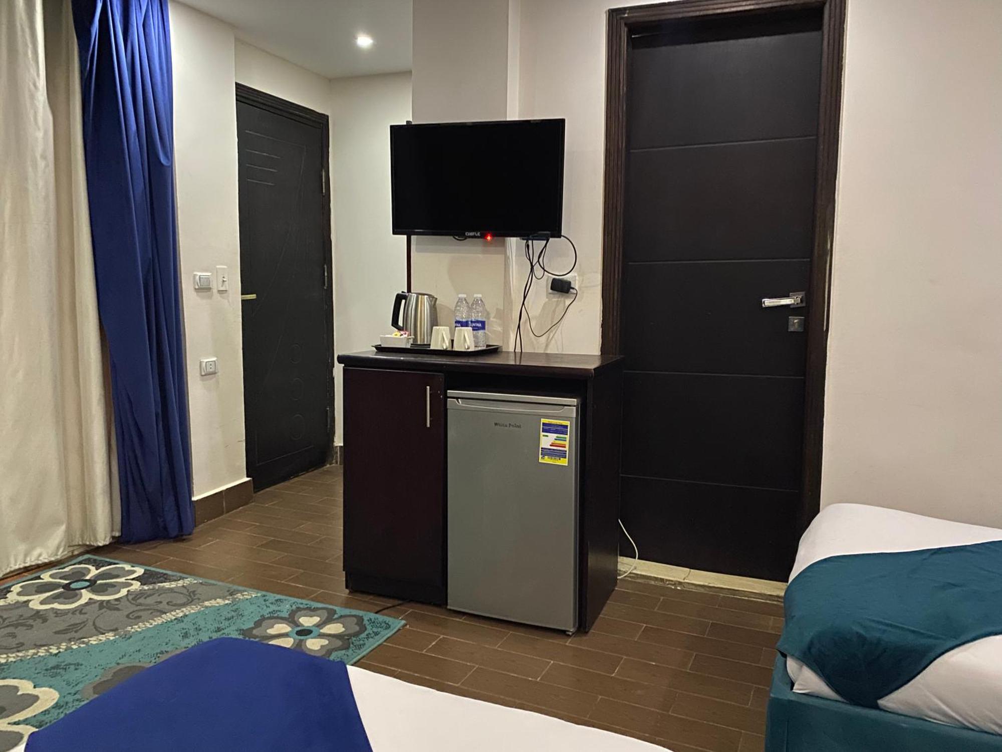 Kafret el-Gabal Golden Pyramids Inn מראה חיצוני תמונה