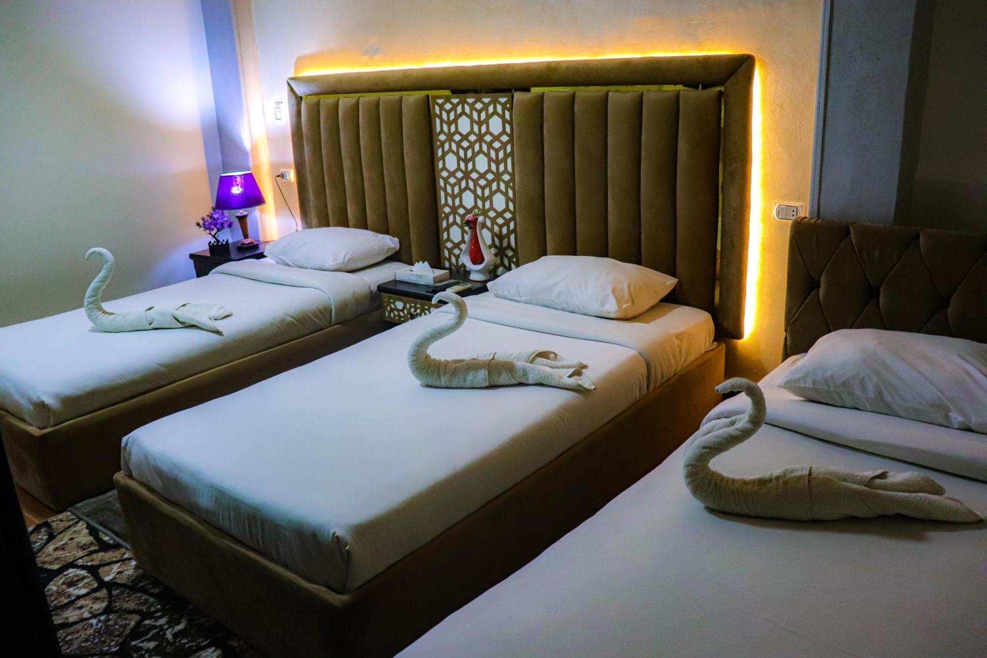 Kafret el-Gabal Golden Pyramids Inn מראה חיצוני תמונה