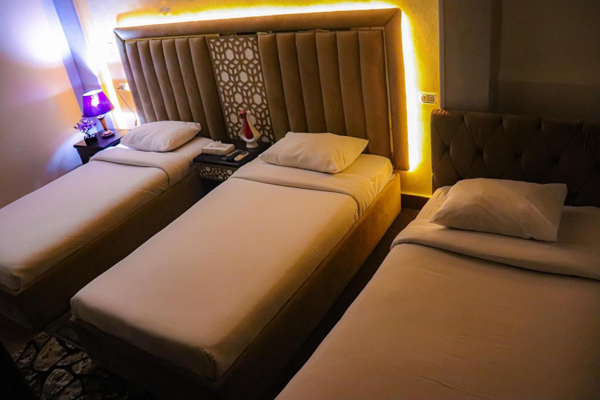 Kafret el-Gabal Golden Pyramids Inn מראה חיצוני תמונה