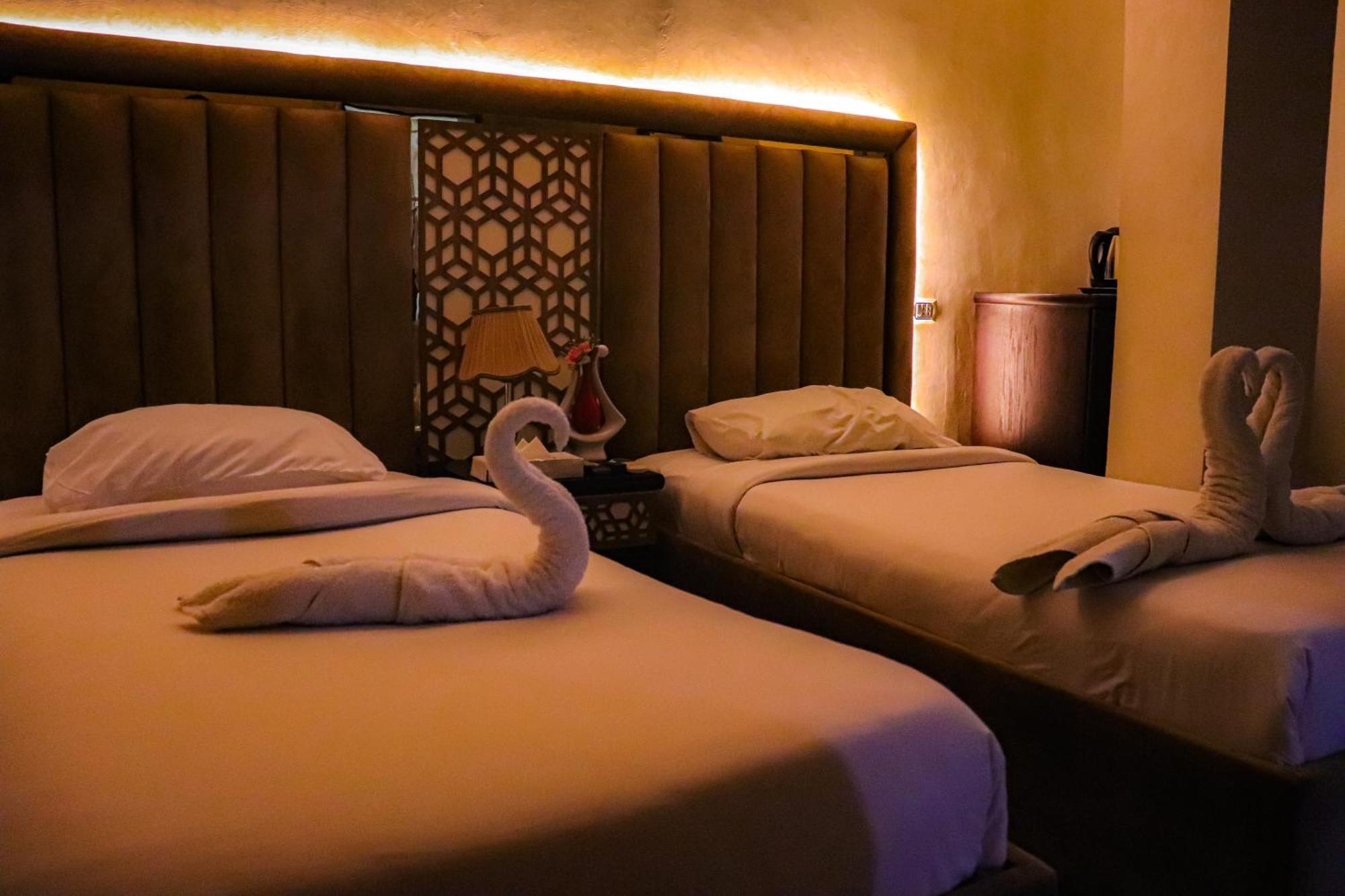 Kafret el-Gabal Golden Pyramids Inn מראה חיצוני תמונה