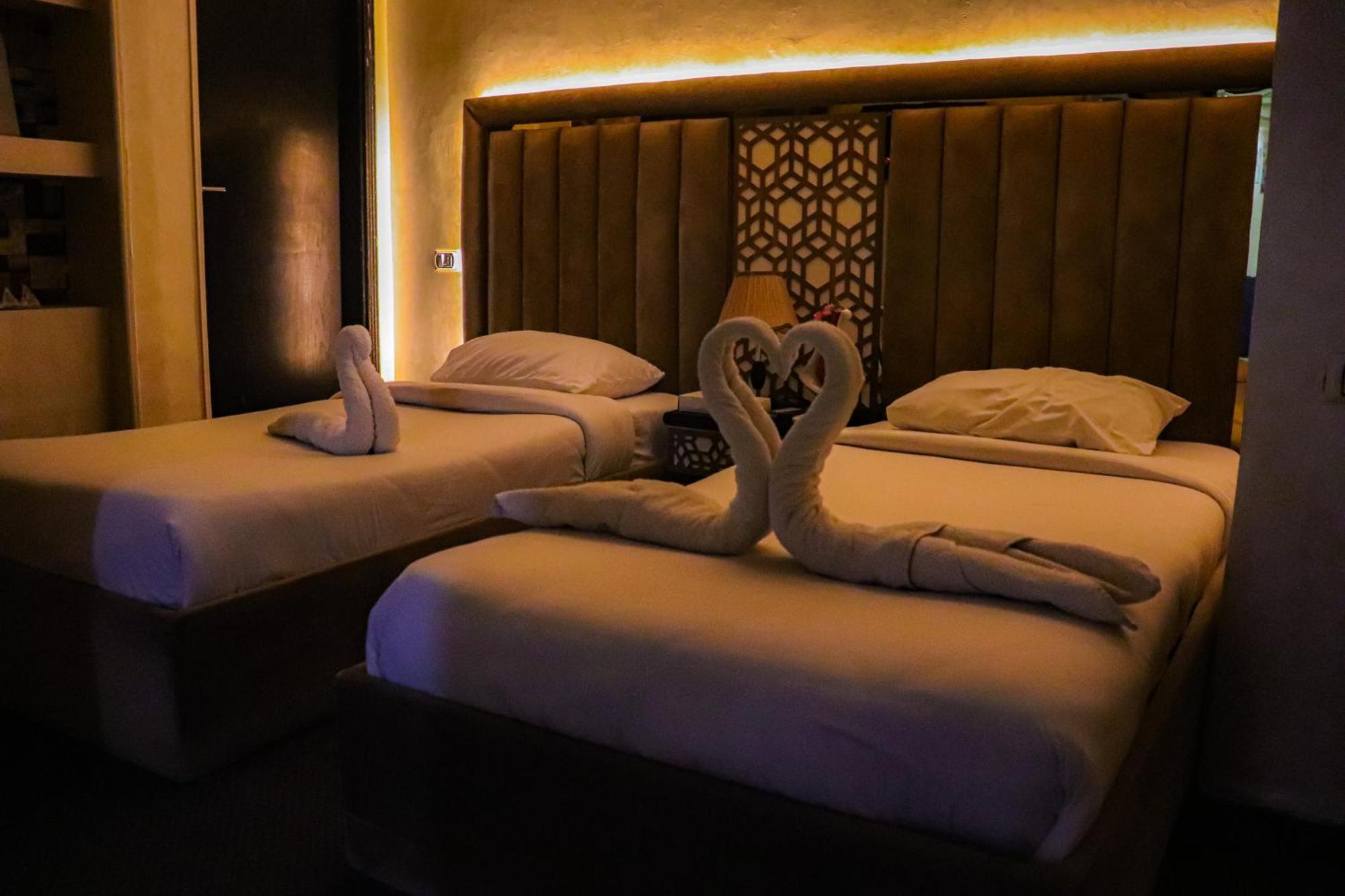 Kafret el-Gabal Golden Pyramids Inn מראה חיצוני תמונה