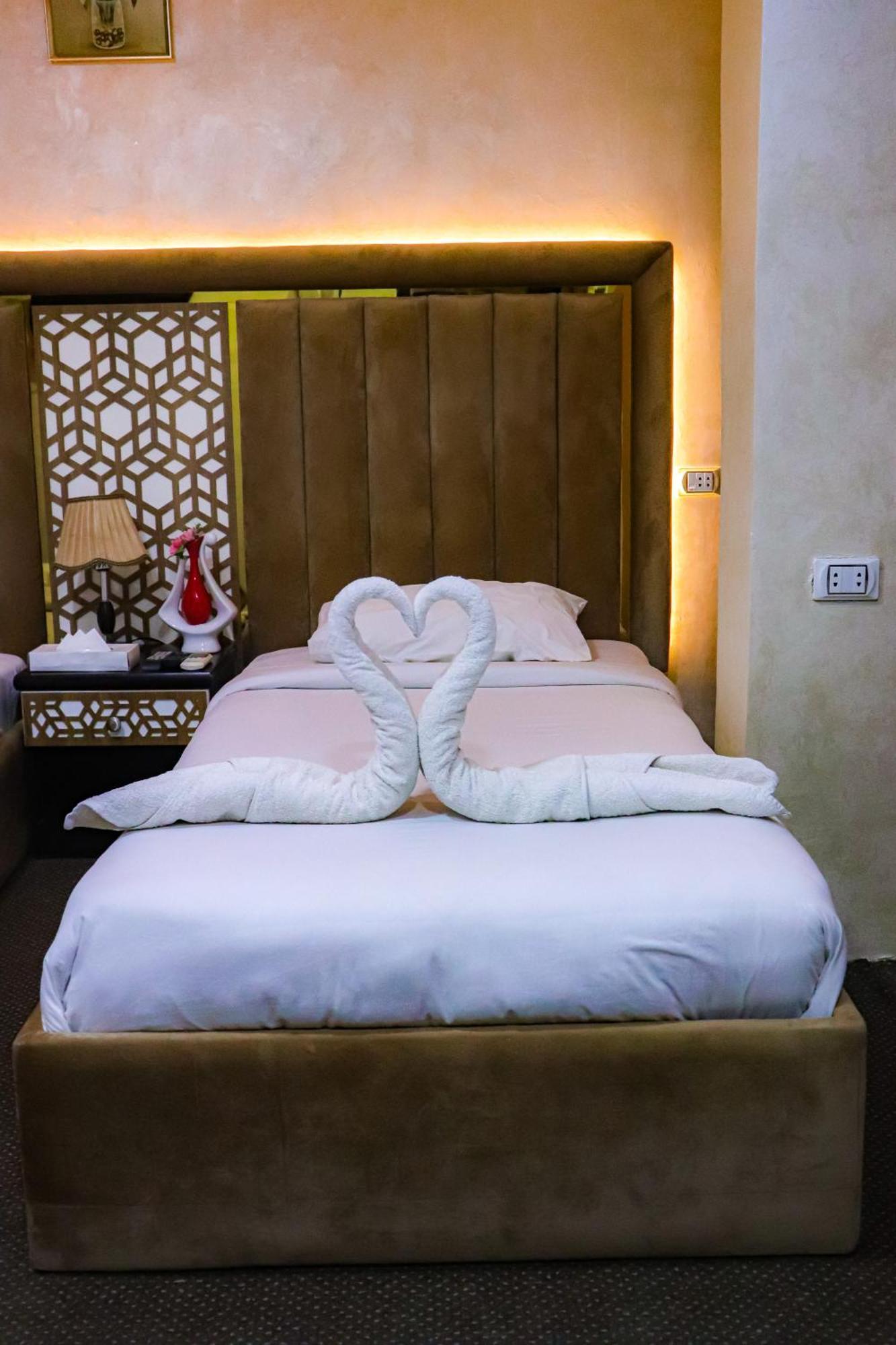 Kafret el-Gabal Golden Pyramids Inn מראה חיצוני תמונה