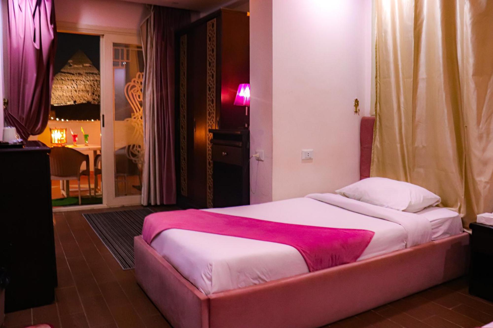 Kafret el-Gabal Golden Pyramids Inn מראה חיצוני תמונה