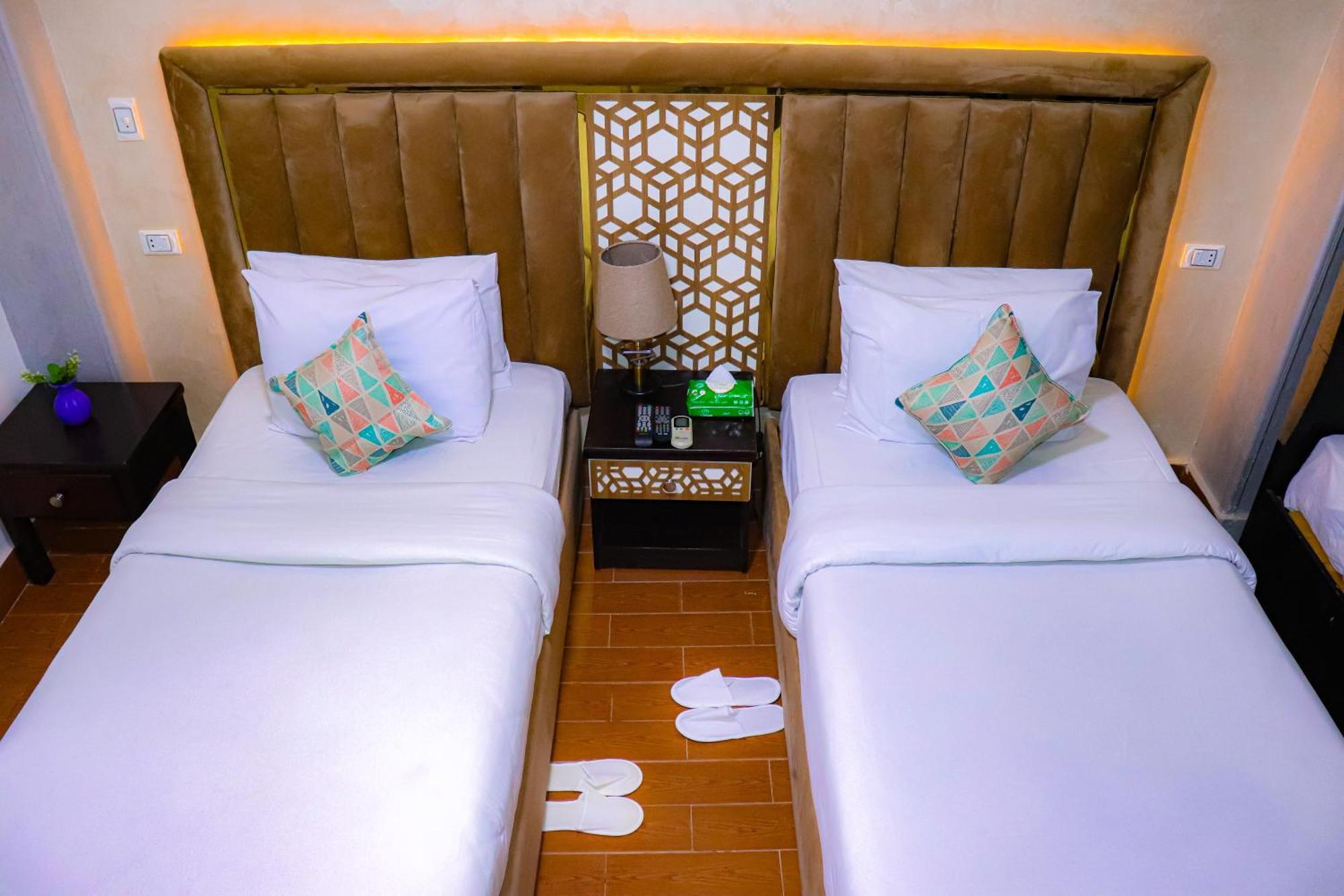 Kafret el-Gabal Golden Pyramids Inn מראה חיצוני תמונה