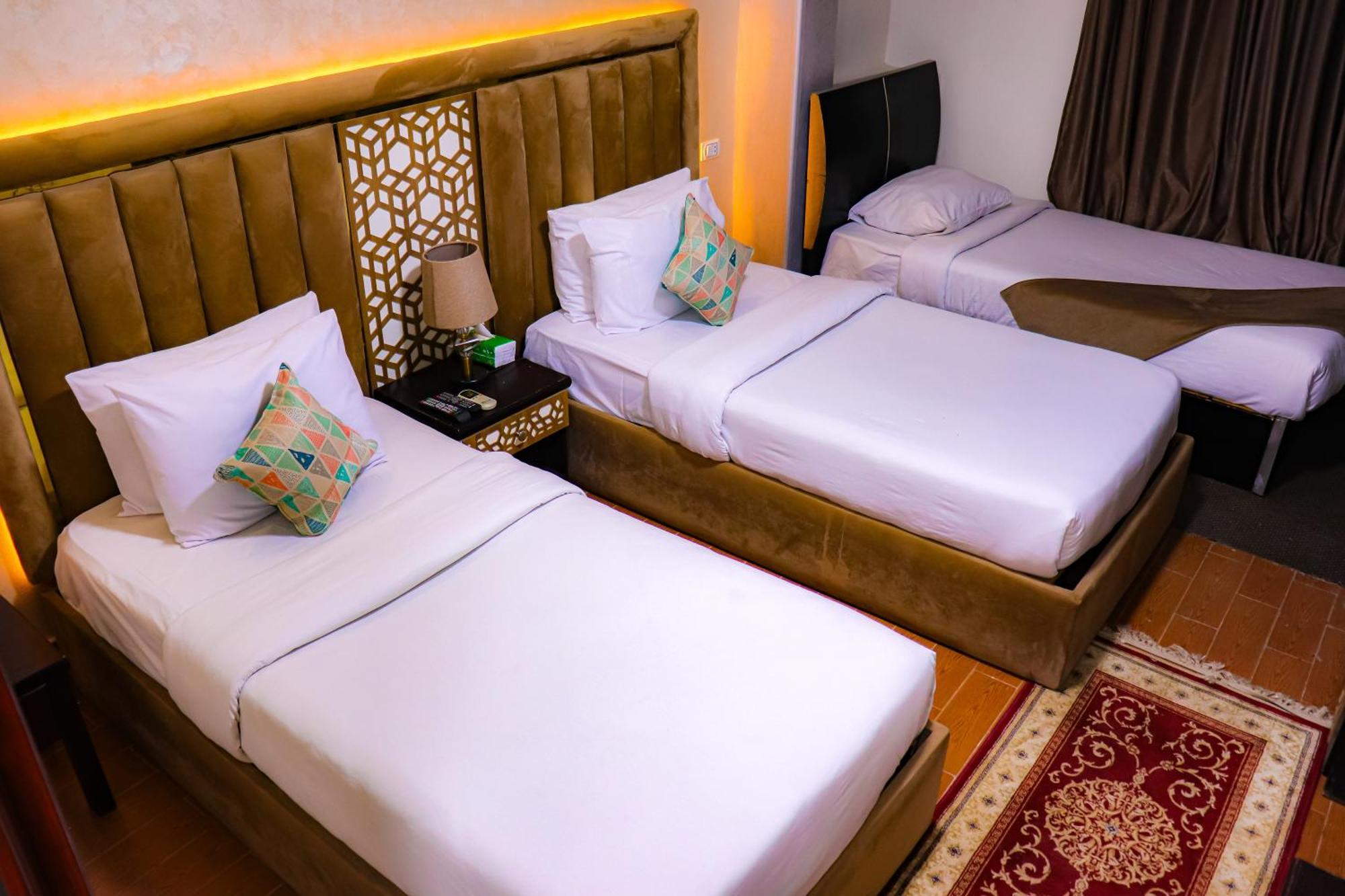 Kafret el-Gabal Golden Pyramids Inn מראה חיצוני תמונה