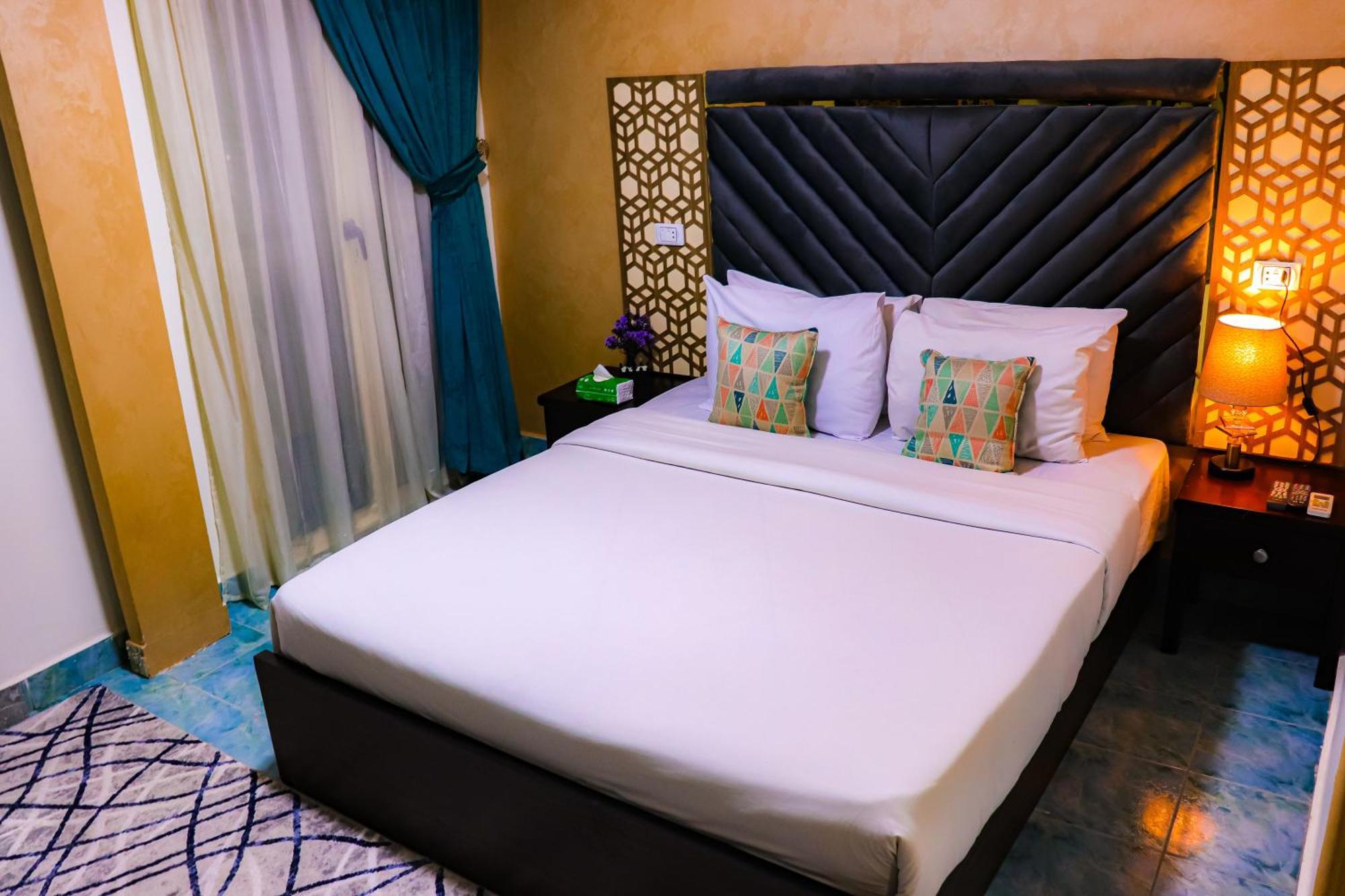 Kafret el-Gabal Golden Pyramids Inn מראה חיצוני תמונה