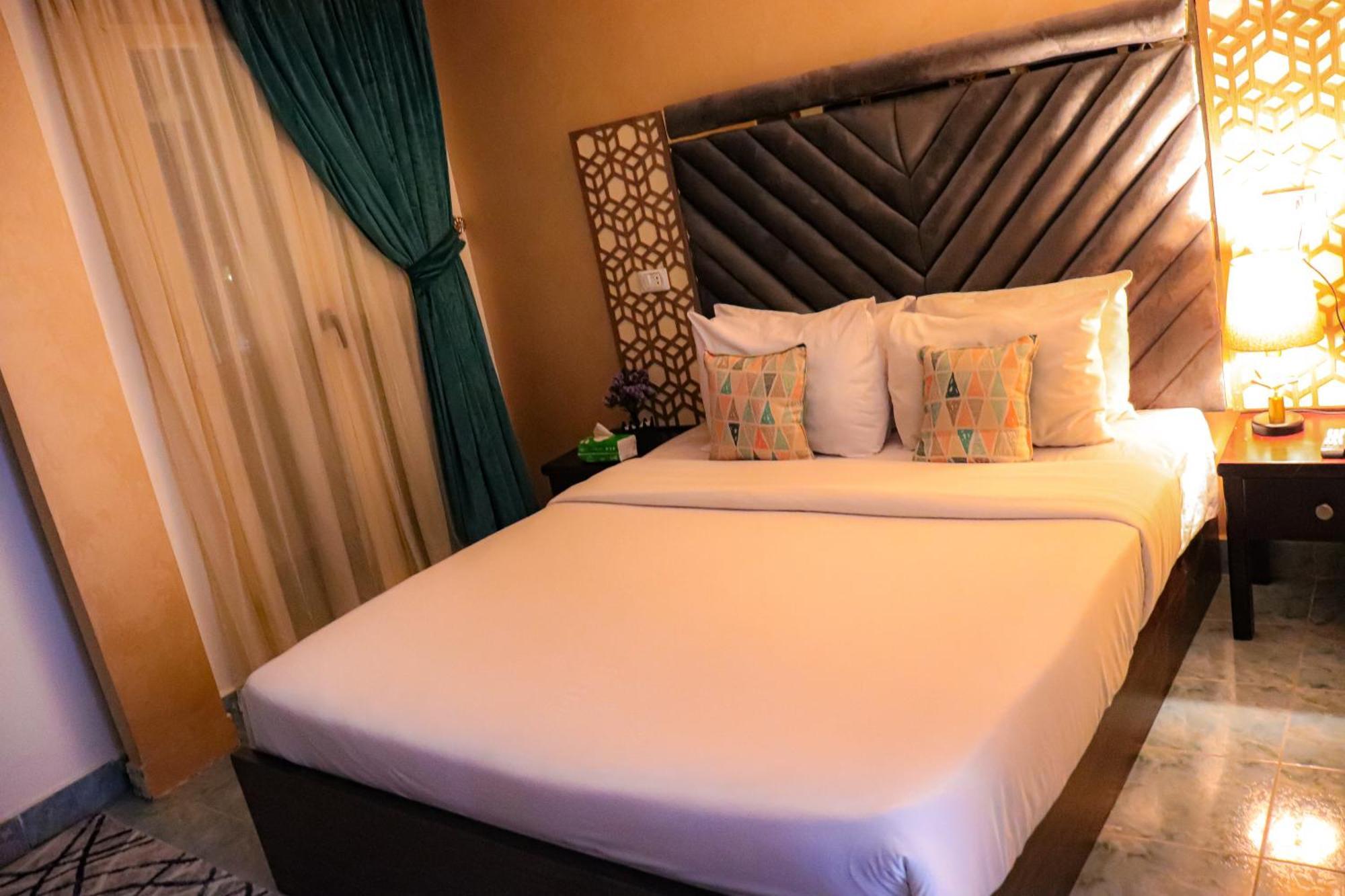 Kafret el-Gabal Golden Pyramids Inn מראה חיצוני תמונה