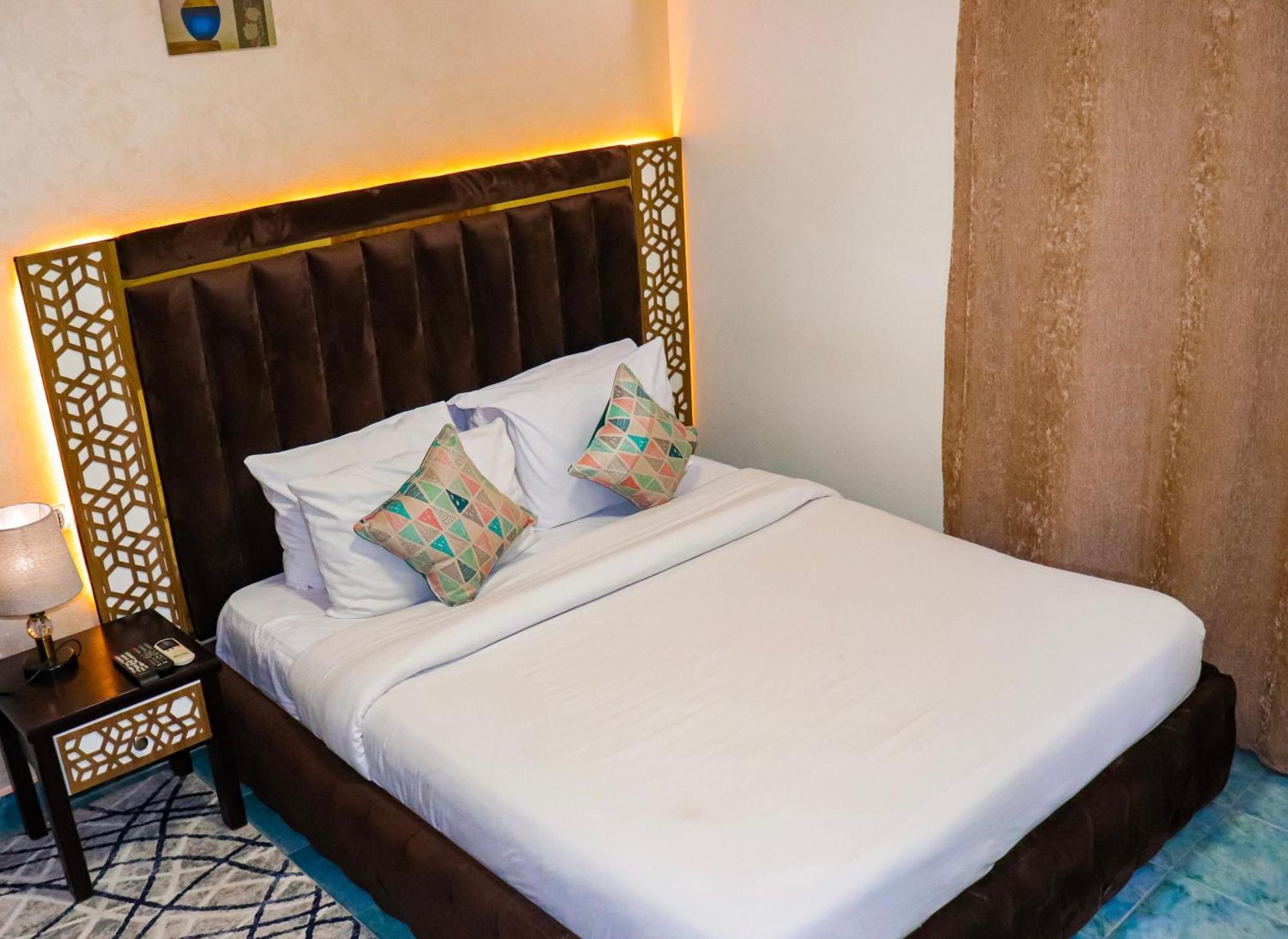 Kafret el-Gabal Golden Pyramids Inn מראה חיצוני תמונה