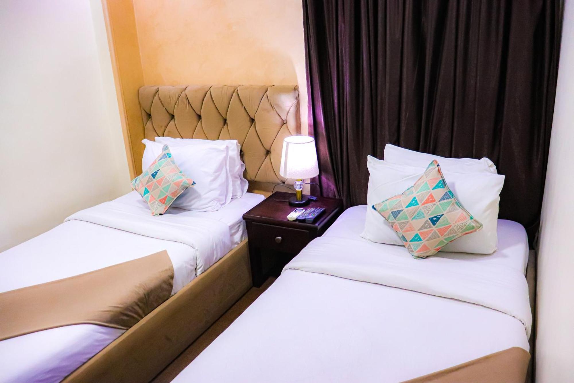 Kafret el-Gabal Golden Pyramids Inn מראה חיצוני תמונה