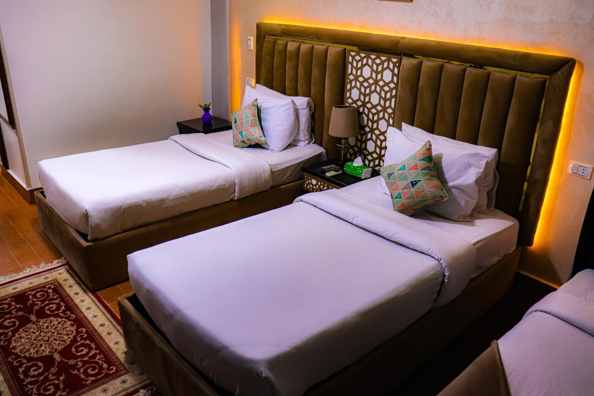 Kafret el-Gabal Golden Pyramids Inn מראה חיצוני תמונה