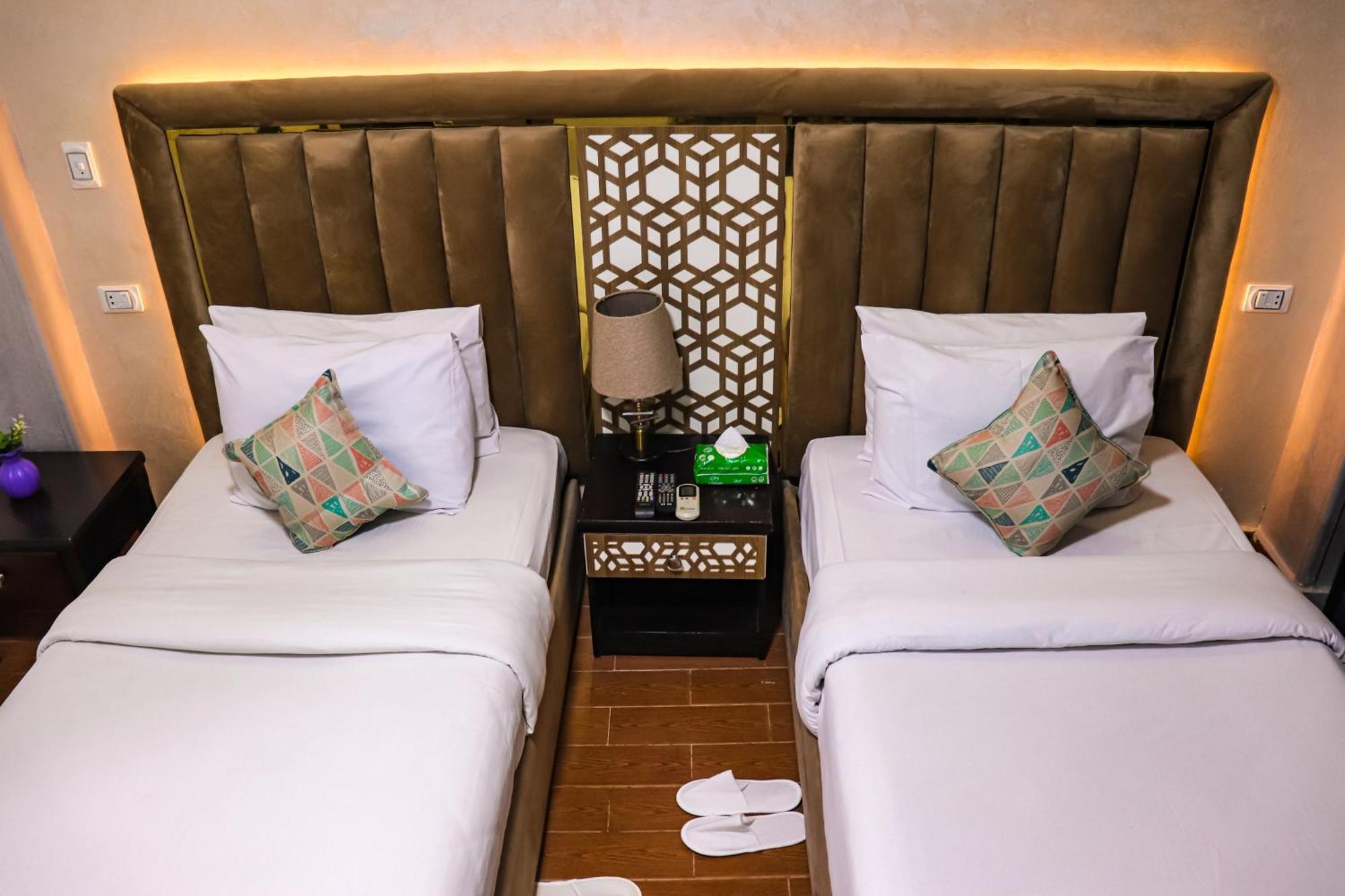 Kafret el-Gabal Golden Pyramids Inn מראה חיצוני תמונה