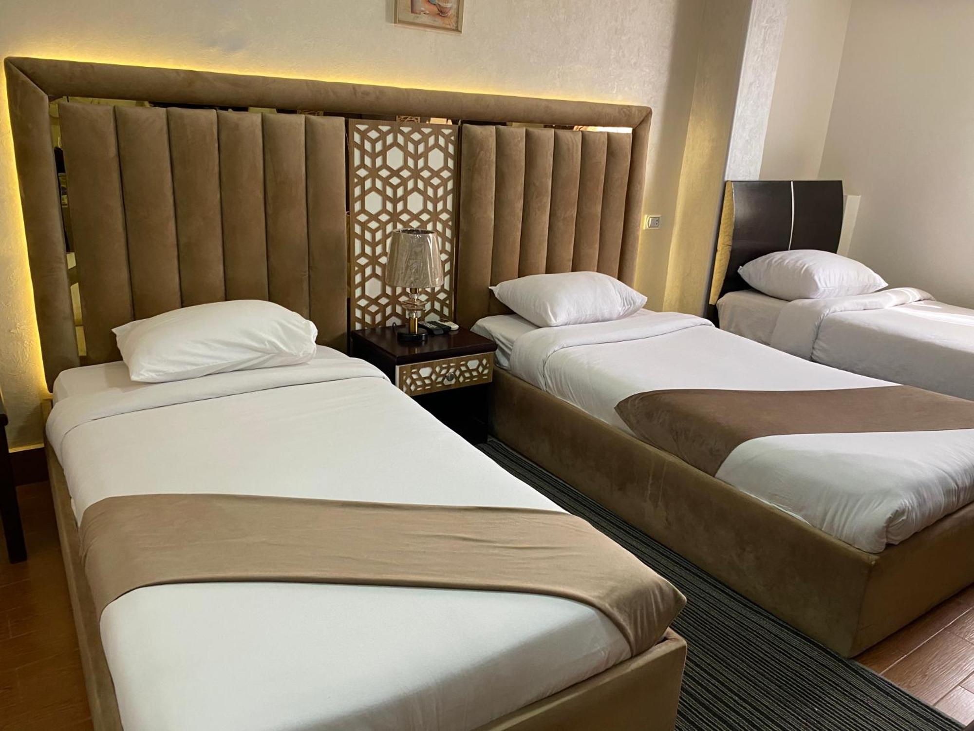 Kafret el-Gabal Golden Pyramids Inn מראה חיצוני תמונה